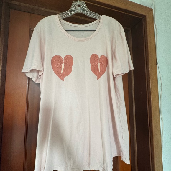 Fighting Eel Light Pink Anthurium T-shirt Medium - Picture 3 of 4
